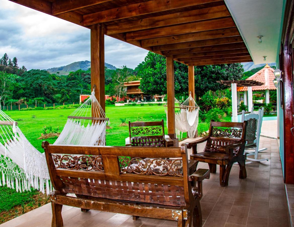 Deluxe Suites Guacamayos - Eco-Lodge & Swimming Pool Bonao Buitenkant foto