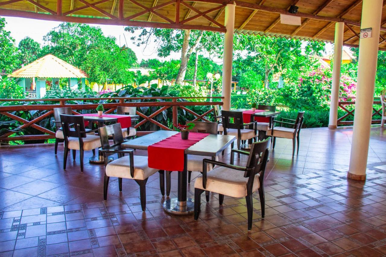 Deluxe Suites Guacamayos - Eco-Lodge & Swimming Pool Bonao Buitenkant foto