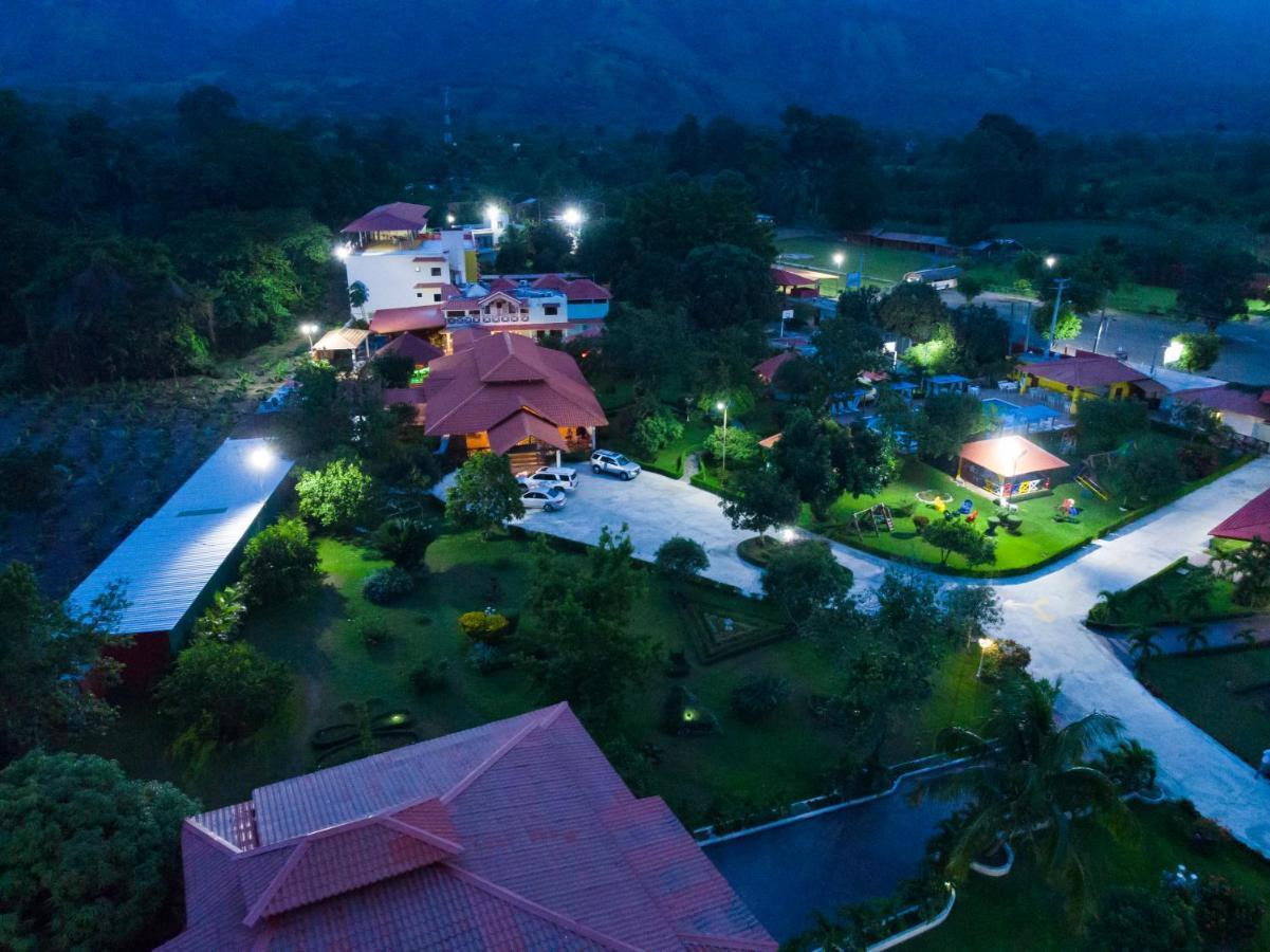 Deluxe Suites Guacamayos - Eco-Lodge & Swimming Pool Bonao Buitenkant foto