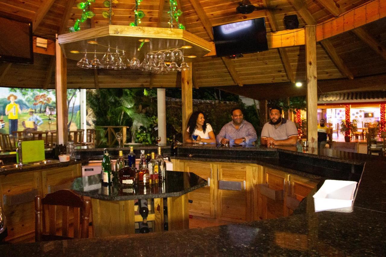 Deluxe Suites Guacamayos - Eco-Lodge & Swimming Pool Bonao Buitenkant foto